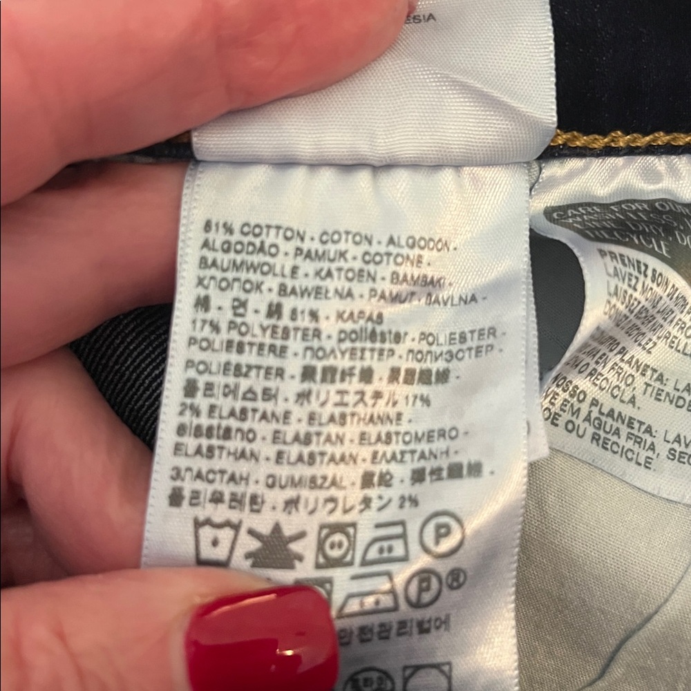 Levi’s Bermuda Denim Shorts - Picture 7 of 8